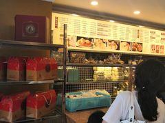 等位区-国际饭店·帆声西饼屋(黄河路店)