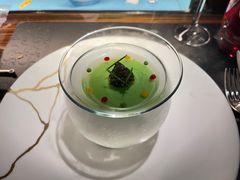 帝王蟹肉牛油果泥配鱼子酱-L'ATELIER de Joel Robuchon(外滩18号店)