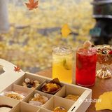 我们点了一个九宫格里面有 芝士麻薯盘挞，芋泥蛋糕