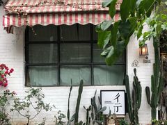 -彳亍咖啡·这里(水湾路店)