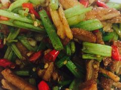 -国庆鱼头鱼尾馆(盛世华庭店)