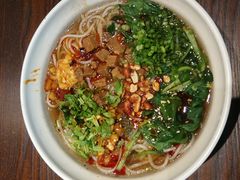 -爆炸头阿姨小四川正宗川味小吃(无任何分店)
