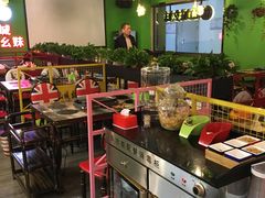 大堂-川渝窈妹纸包鱼·齐齐哈尔烤肉