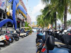 -三亚火车头万人海鲜广场