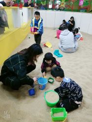 -维佳童话镇演出现场(徐东店)