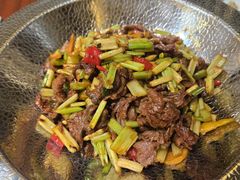 小炒黄牛肉-魏铭鱼头捞饭(晋阳路店)