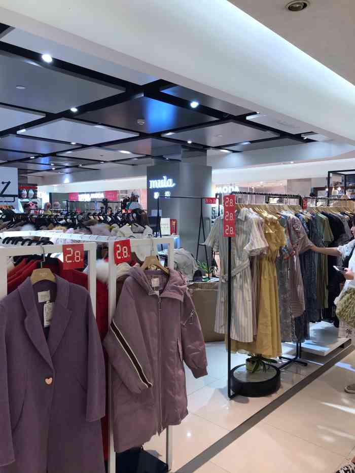 慕拉-"专柜中心区域有一张墨绿色的软沙发,柜姐让."-大众点评移动版