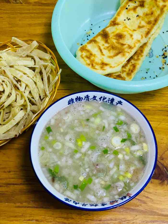 铁谢李松祖传羊肉汤馆-"呲溜一口汤,再啃一口饼,这种快乐是我队友.