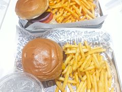 -TRIPS BURGER(大钟寺店)