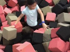 -嘿哟动霸CHUA·新潮玩运动娱乐中心·蹦床滑冰团建乐园