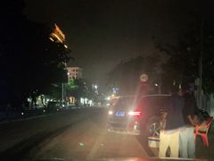 -黄记四更烤乳猪店