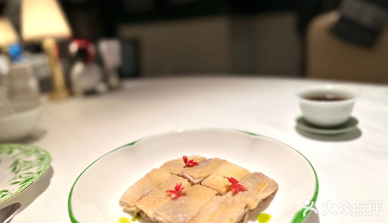 紫萱旗下的餐厅，各有各的特色，解香楼的高贵雍容