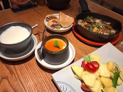 现烤玫瑰鲜花饼-云海肴·汽锅鸡·云南菜(高德置地店)