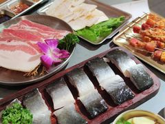 -围炉肉舍•炭烤活鳗•丹东海鲜烤肉(步行街店)