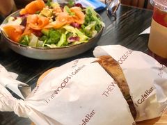 三文鱼牛油果沙拉-THE WOODS 简餐 (国贸商城店)