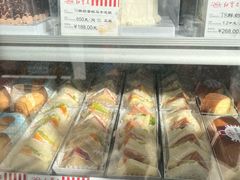 -红宝石·鲜奶小方·海派西点房(南丹店)