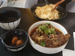 香辣牛骨汤面-贡梅老面馆·蟹粉面·无锡特色小吃(南长街主推店)