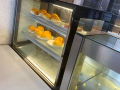 面包甜点陈列柜-椰小咖(亚龙湾东榕美食广场店)