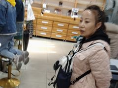 -豪门视光·星趣控·蔡司依视路眼镜代理商(中央大街店)