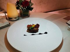 法式蜜饯鹅肝配烟鸭脯-广州塔卢特斯法国旋转餐厅