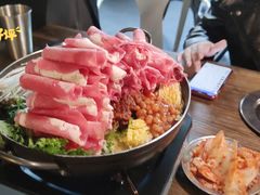 部队锅-MI WU FACTORY米屋美食工厂餐厅(绿地店)