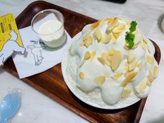 榴莲肉加榴莲冰淇淋-丹礼糖甜品