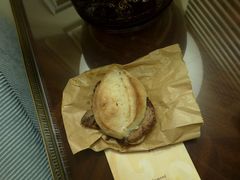 猪扒包-大利来记咖啡室(告利雅施利华街店)