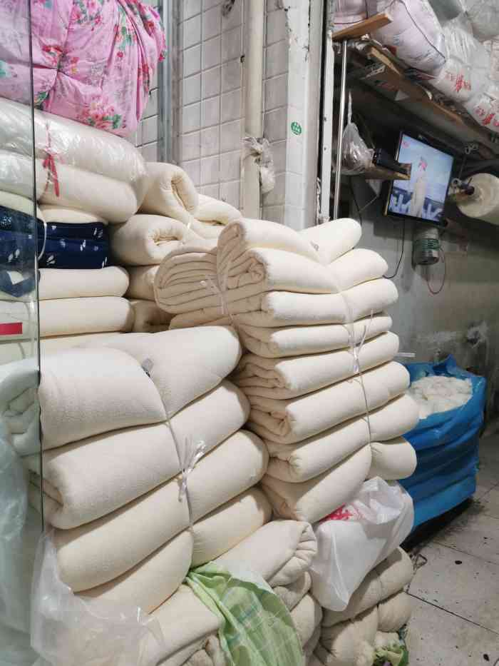 新旧棉絮对外加工店-"这家弹棉絮的铺子生意还挺好的,虽然到了夏.