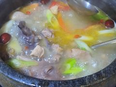-鲁朗纳麦石锅鸡庄园
