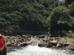 -安吉龙王山峡谷漂流