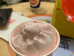 草莓芝士熔岩暴风雪-DQ·蛋糕·冰淇淋(高新万达店)