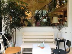 -彳亍咖啡·这里(水湾路店)