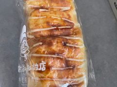 鸭蛋黄肉松包-西村叔叔的店·面包·甜品·蛋糕(清河万象汇店)