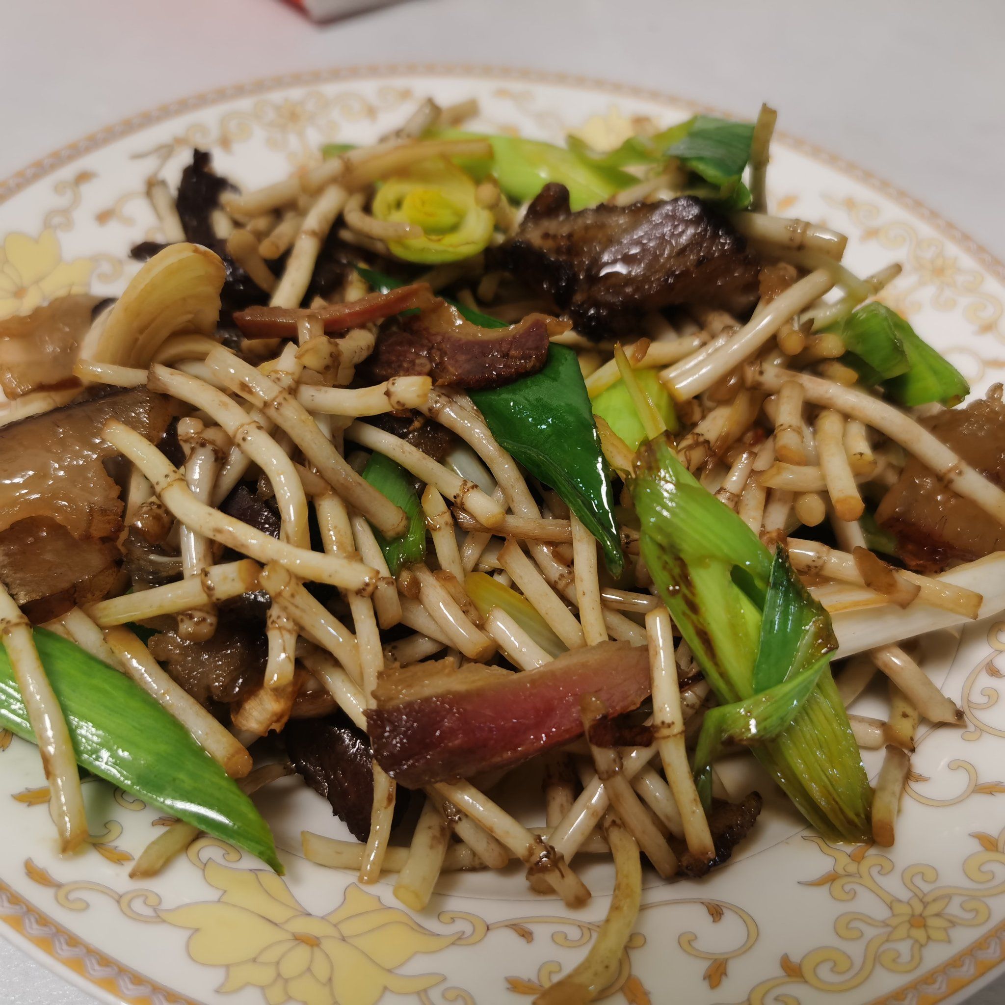 折耳根炒腊肉