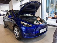 -TESLA 特斯拉(上海太古汇体验店)