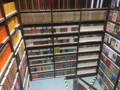 -钟书阁(群光广场店)