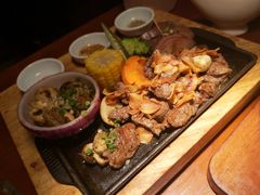 铁板雪花牛里脊配黄油煎时蔬-鳗鱼家·深夜食堂(军博店)