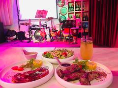 -樱花里音乐餐吧·牛扒椰子鸡(东圃店)