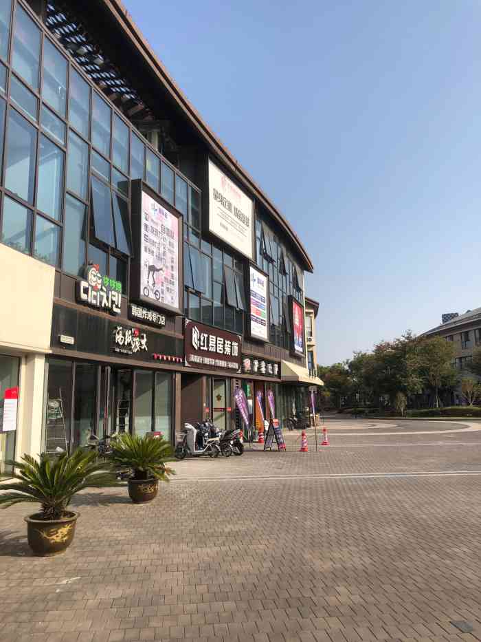 彩虹汇-"里面感觉冷,洗澡的里面空调也不够,泡池子."-大众点评移动版