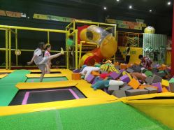 -蹦蹦跳跳(新奥购物中心店)