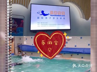天气越来越热，为了让孩子消火降温，带着宝宝去游泳吧