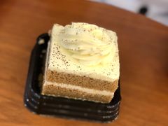 -红宝石·鲜奶小方·海派西点房(金杨店)