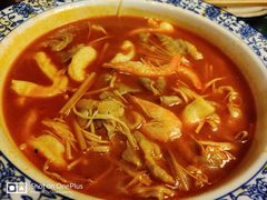 冬荫功肥牛-临界音乐酒馆·小龙虾·江湖菜(华熙LIVE·鱼洞店)