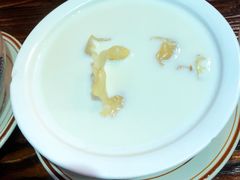 牛奶炖桃胶-黄祥华养生堂·炖汤·营养蒸饭(岭南天地店)