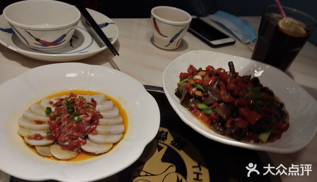 芋头份量比较小，味道还不错；辣椒炒肉偏辣，典型的湘菜