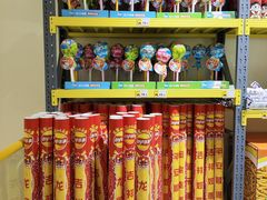 -咻啵翔翔零食基地(万达广场店)