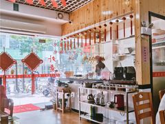 大堂-正宗普宁豆干坊·洪记砂锅粥(红领巾路店)