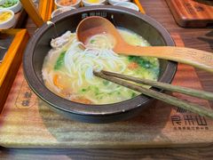 -良米山·云南野生菌过桥米线(上海首店)