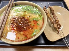 -亮亮面馆(经六路店)