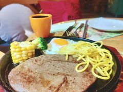 -月亮眼花园餐厅书吧酒吧